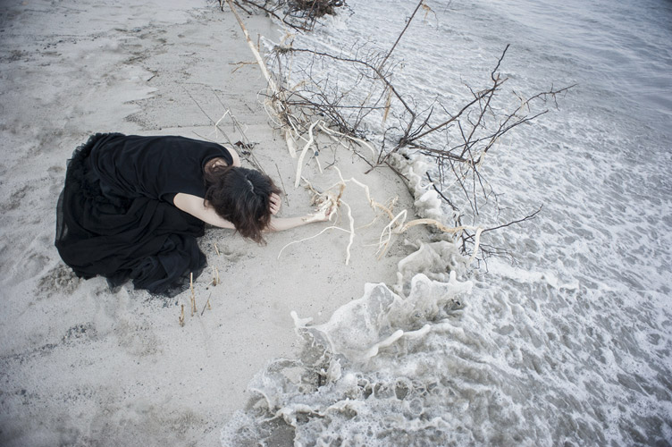 [image]泡沫色の涙　　© Rieko Honma