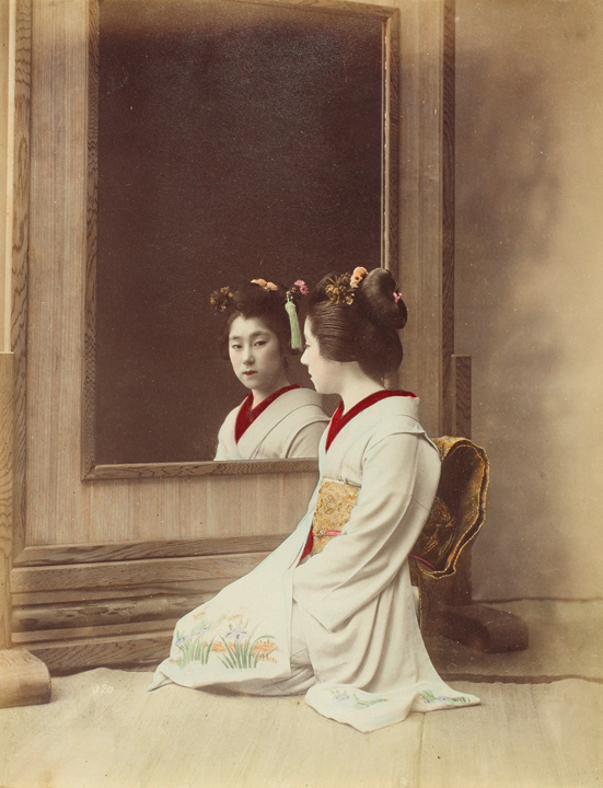 [image]「ぽん太」明治28（1895）年頃 撮影：鹿島清兵衛 鶏卵紙プリントに手彩色 富士フイルム株式会社蔵　※展示作品は複製